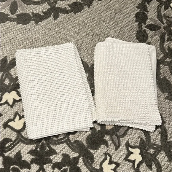 White Bath Mat set of 2 - Picture 2 of 8